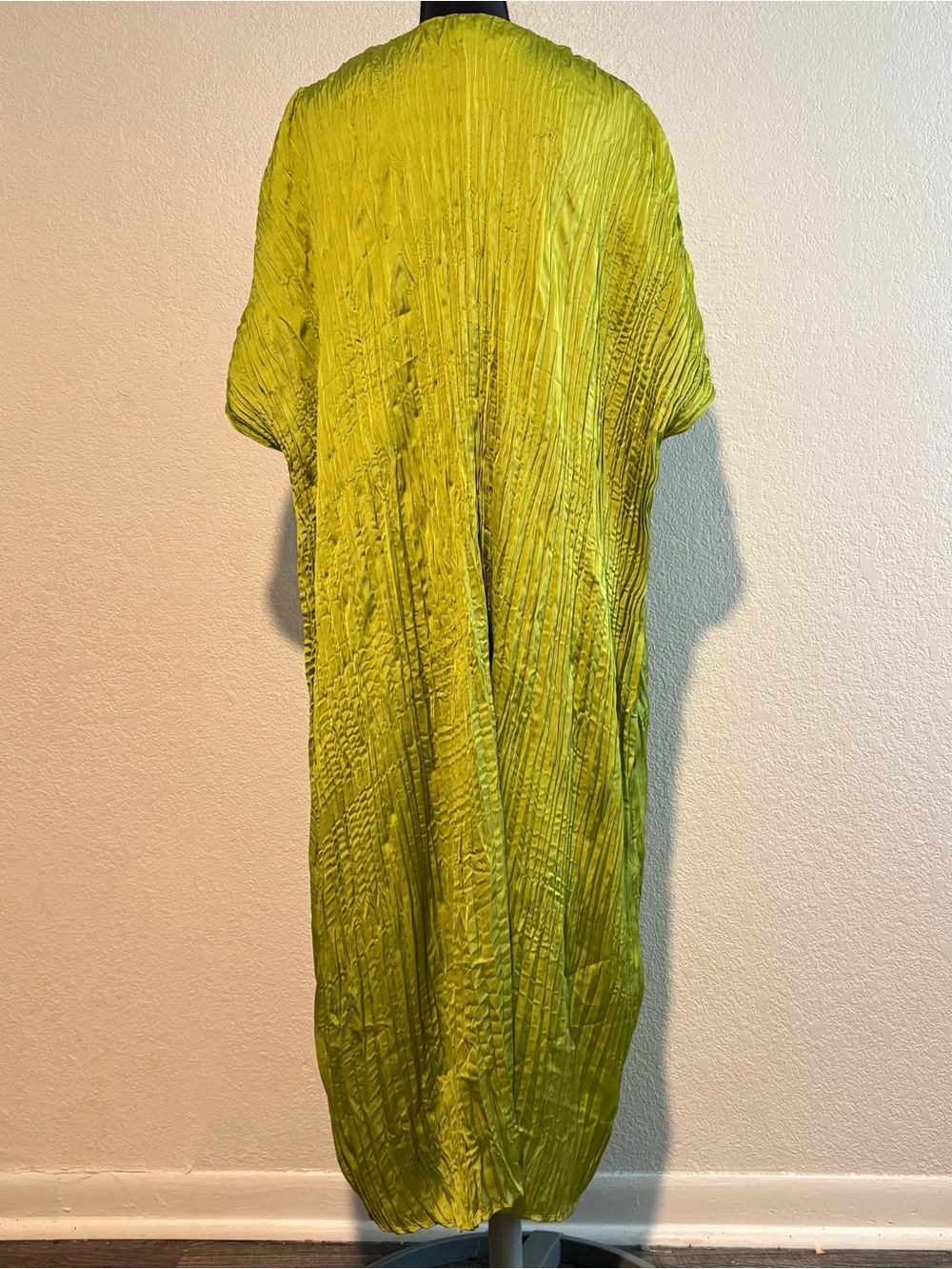 H&M Bright Green Crinkled V-Neck Maxi Dress - Picture 2 of 8